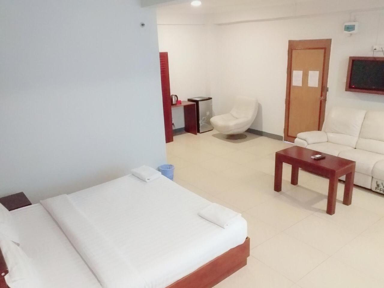 Lanmadaw Plaza Hotel China Town Yangon Exteriör bild